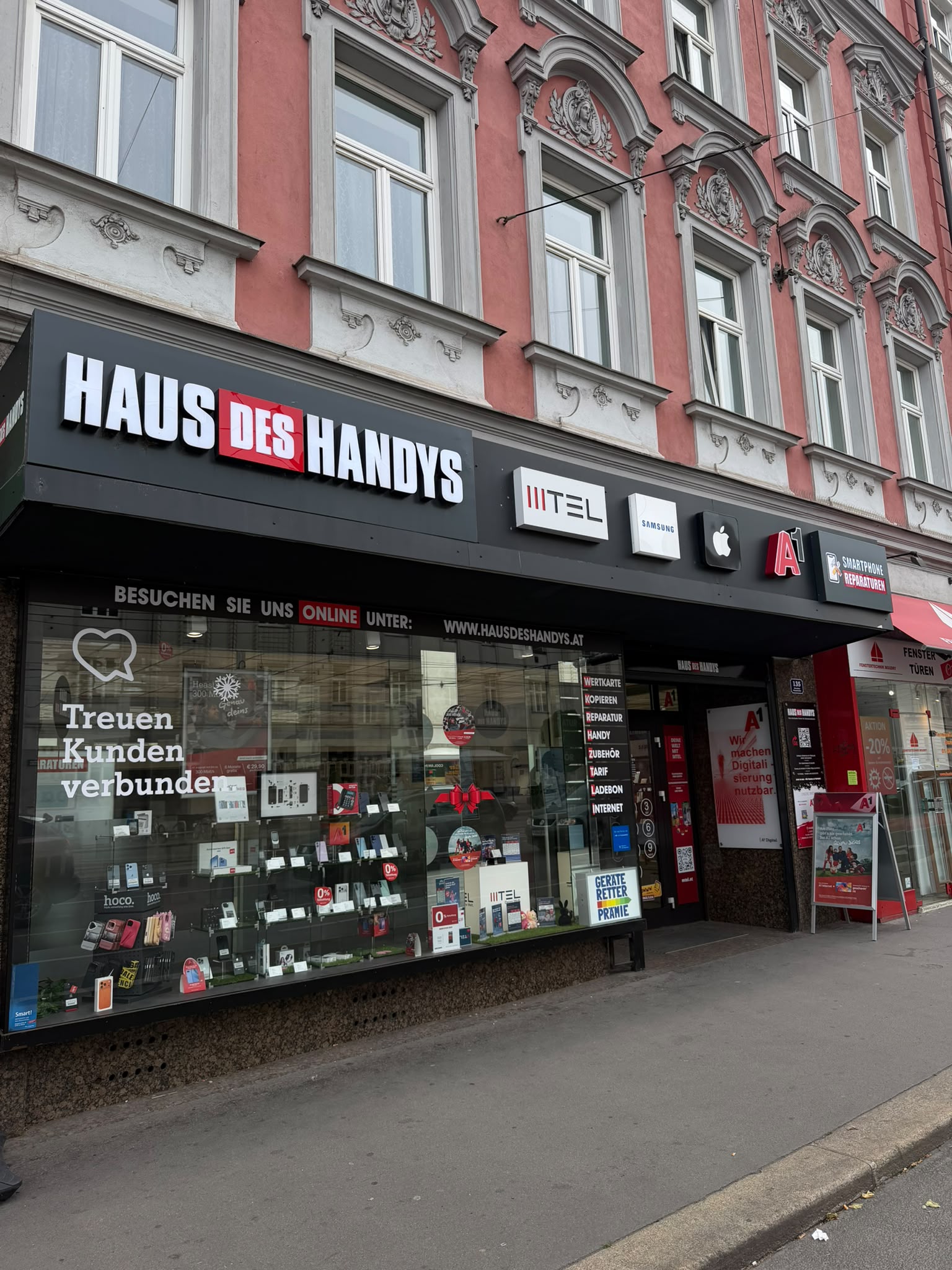 Haus des Handys Schaufenster — Hernalser Hauptstraße 135, 1170 Wien